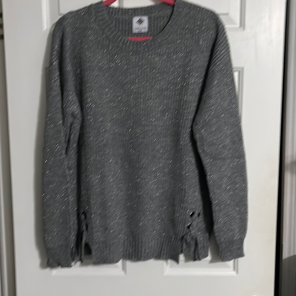 NWOT grey sparkly sweater with detail on bottom boutique purchased